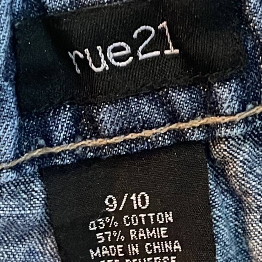 Cute Rue 21 jean shorts 9/10 - Picture 4 of 5